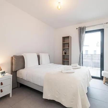 Bienvenue-parking-clim-centre アパート マントン