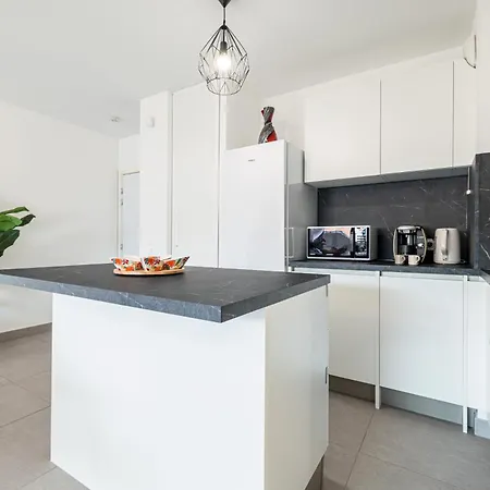 Bienvenue-parking-clim-centre * マントン