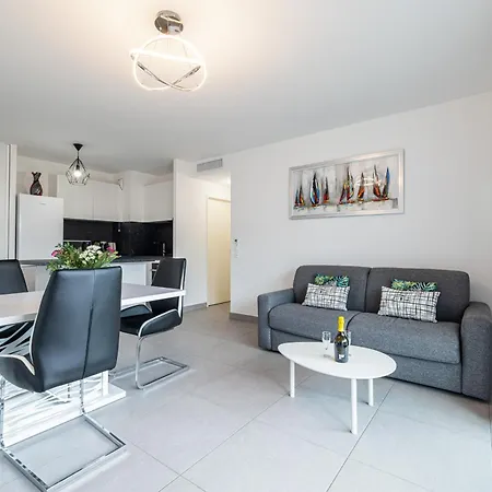 Bienvenue-parking-clim-centre マントン