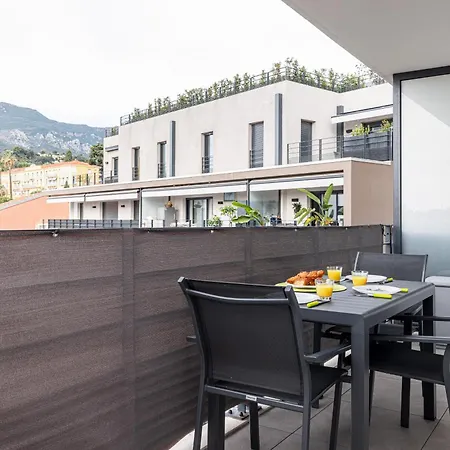 Bienvenue-parking-clim-centre * マントン