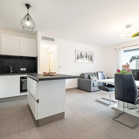 Bienvenue-parking-clim-centre マントン