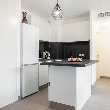 Bienvenue 2 Piece Clim Parking Apartment *