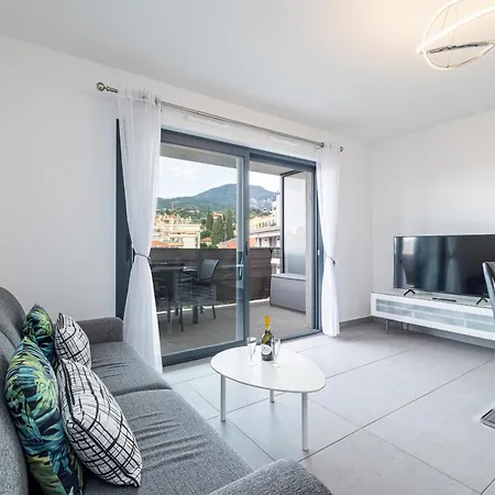 Bienvenue 2 Piece Clim Parking Apartment *